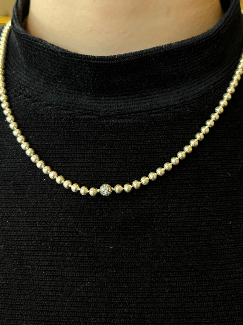 Colar bolinhas com centro zircônia