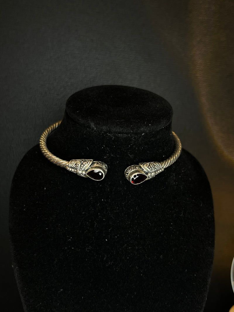 Bracelete pedra rubi