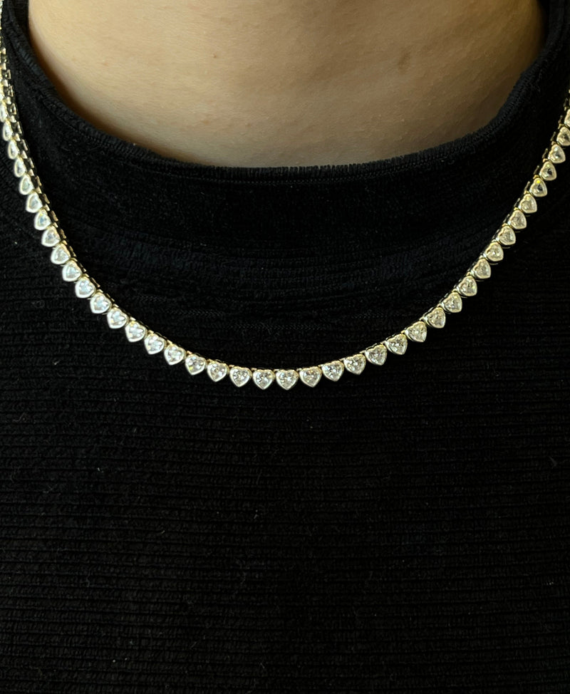 Colar cravejado corações