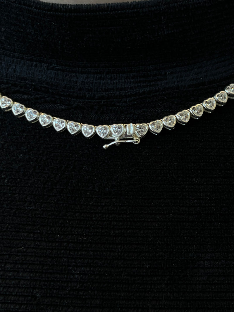 Colar cravejado corações