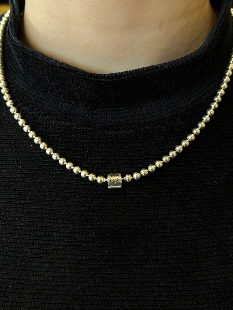 Colar bolinhas com centro zircônia