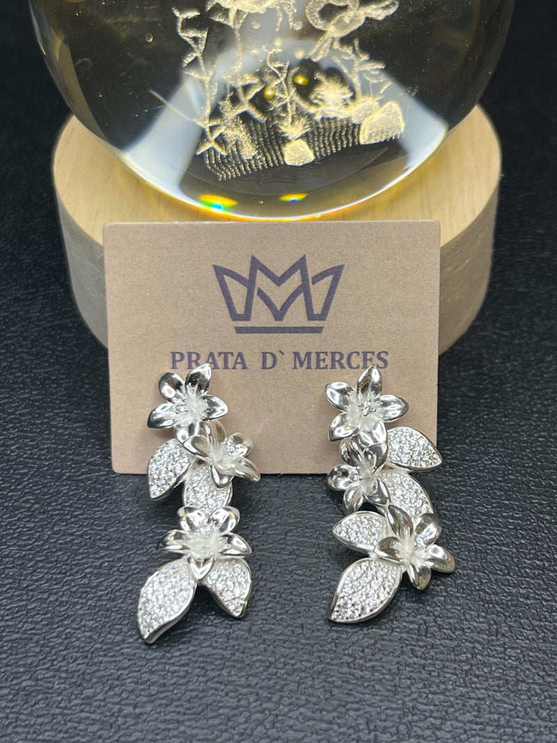 Brinco flores do Havaí cravejado