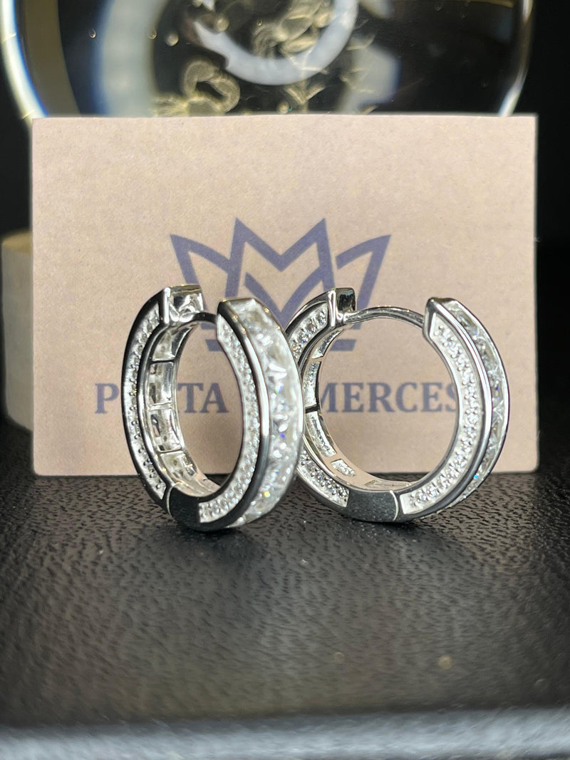 Brinco argola cravejado