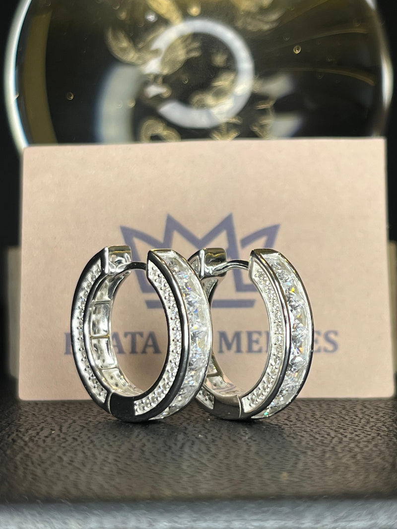 Brinco argola cravejado