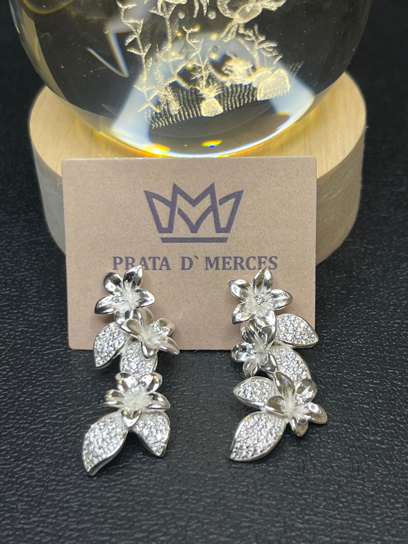 Brinco flores do Havaí cravejado