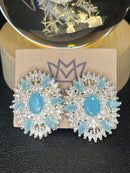 Brinco gota de pedra natural cravejado