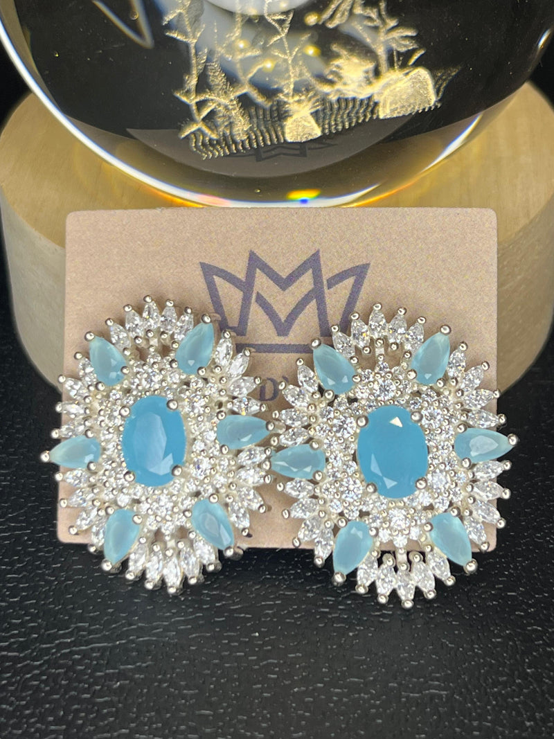 Brinco gota de pedra natural cravejado